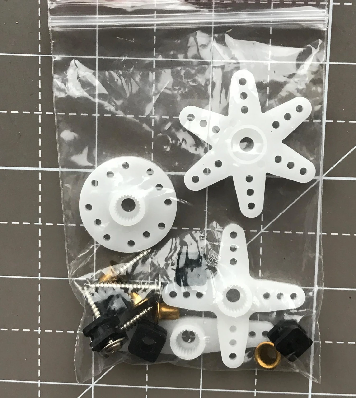 KST 25T-6mm Arm Set - Also Fits Blue Bird Servos 3 KST 25T-6mm Arm Set - Also Fits Blue Bird Servos